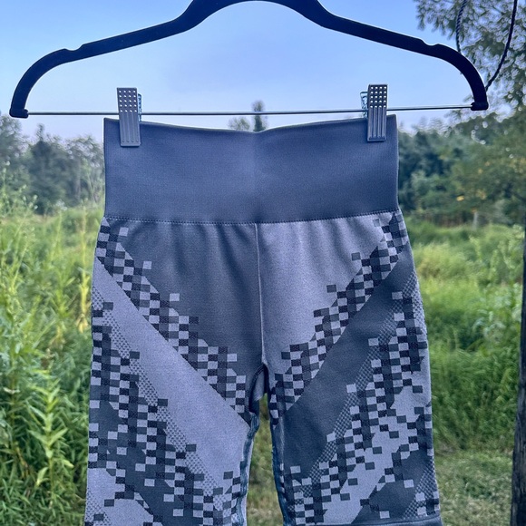 Gymshark Gray Patterned Bike Shorts - Picture 1 of 3